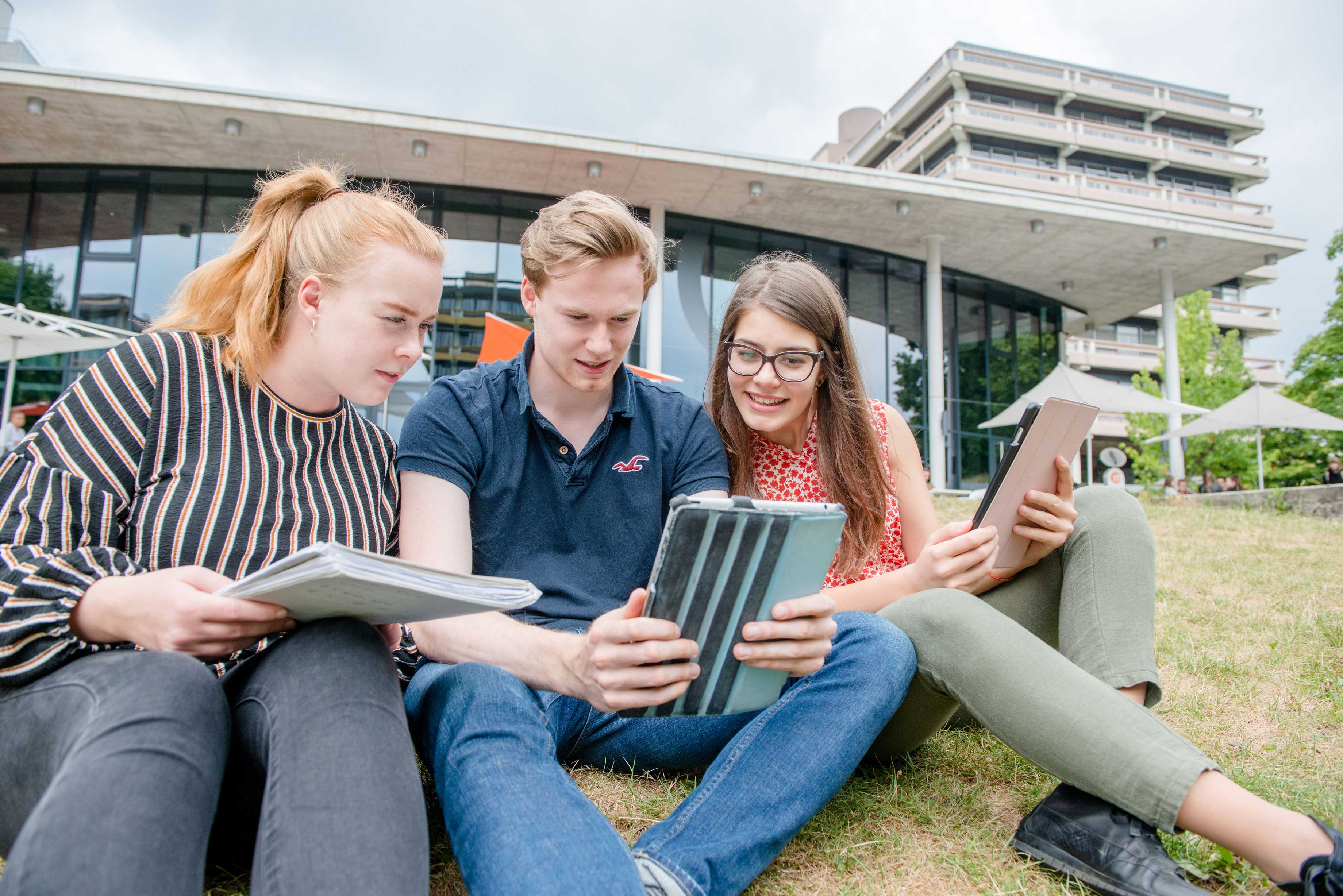 Studierende auf dem Campus der Ruhr-Universität Bochum